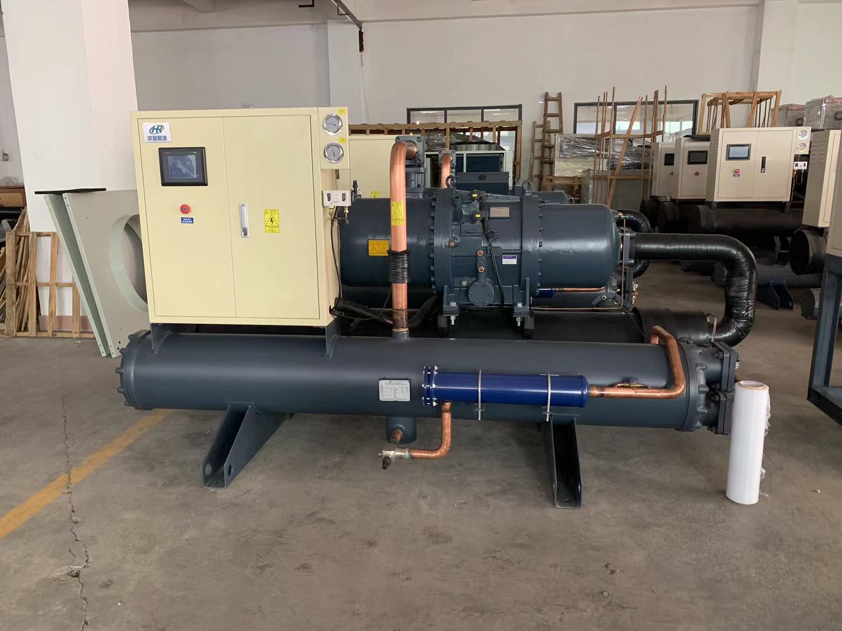 近照螺桿冷水機(jī).jpg